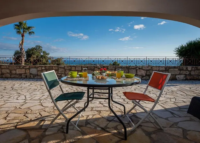 Vivian's Endless View * Svoronata