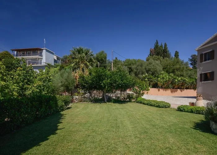 Vivian's Endless View Apartment Svoronata